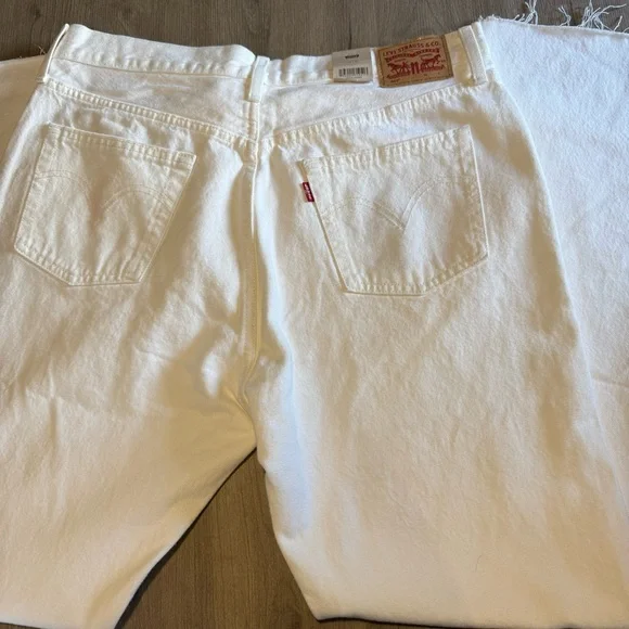 501 Levi white distressed jeans new with tags - Picture 4 of 7